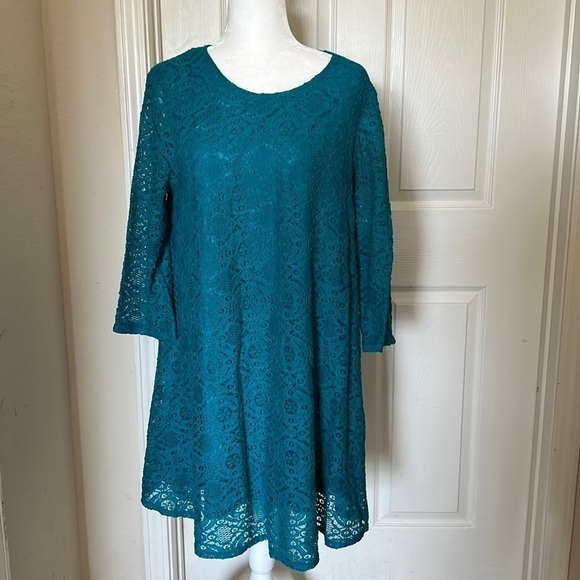 Sharagano Dresses & Skirts - Lace Overlay Dress